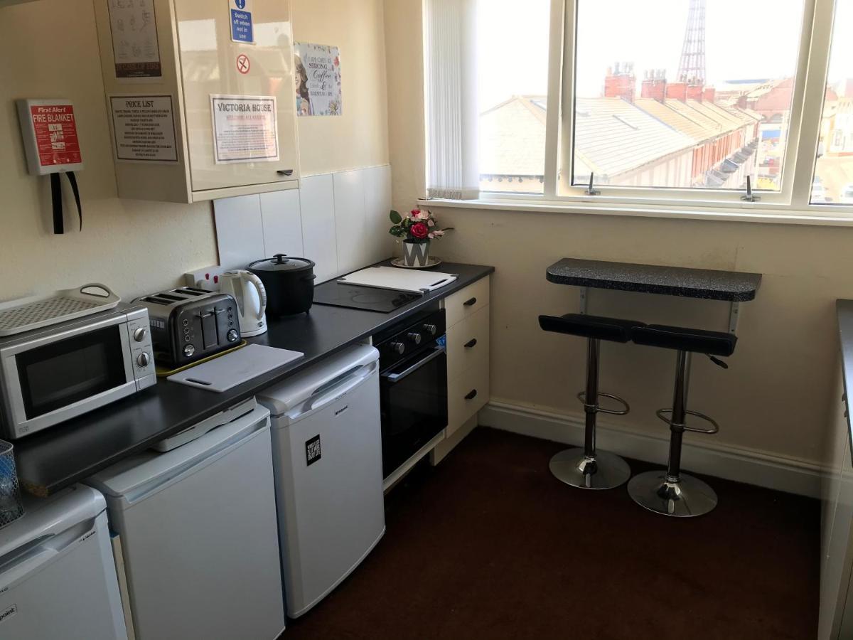 Victoria House - Self Catering Quiet Guesthouse - Adult Singles And Couples Only Blackpool Eksteriør billede